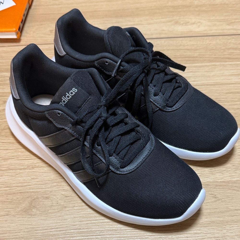 Women adidas shoe size 7